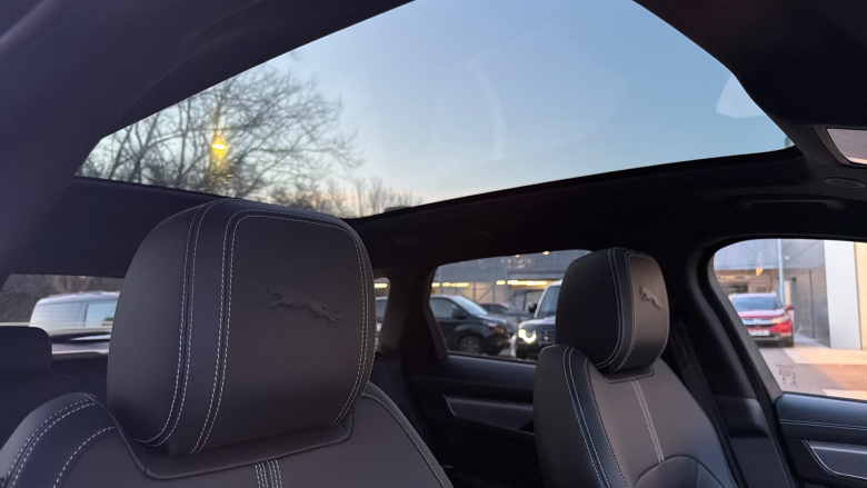 Jaguar F-Pace 2.0 D200 R-Dynamic SE Black 5dr Auto AWD Diesel Estate